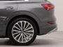 Audi E-tron 55 quattro S edition 95 kWh schuif panorama dak | SoH 95,4 % | Electr.glazen panorama dak | Apple Carplay | Achteruitrij camera | Parkeersensoren voor en achter | Navigatie | Warmtewerend glas | Voorstoelen verwarmd | Spraakbediening | Sp