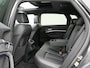 Audi E-tron 55 quattro S edition 95 kWh schuif panorama dak | SoH 95,4 % | Electr.glazen panorama dak | Apple Carplay | Achteruitrij camera | Parkeersensoren voor en achter | Navigatie | Warmtewerend glas | Voorstoelen verwarmd | Spraakbediening | Sp