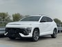 Hyundai Kona 1.6 GDI HEV N Line Full Hybride Automaat met Navigatie, Adaptive Cruise Control en Sport uitvoering Uit voorraad leverbaar!
