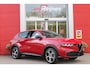Alfa Romeo Tonale 1.3T PHEV 280pk Edizione Business | HARMAN/KARDON PREMIUM AUDIO | PREMIUM PACK: LEDEREN BEKLEDING/GEVENTILEERDE VOORSTOELEN/4-VOUDIG ELEKTRISCH VERSTELBARE LENDESTEUN VOORSTOELEN | WINTERPACK: STOEL/STUUR VERWARMING | TECHNOLOGY PACK: PARKEERWAARSCHUWING VOOR EN ACHTER/360° CAMERA/AUTOMATISCH INPARKEREN/ AUTONOMOUS DRIVING LEVEL 2: ADAPTIVE CRUISE CONTROL/LANE CENTERING ASSIST/TRAFFIC JAM ASSIST DODEHOEK DETECTIE AUTOMATISCH DIMMENDE BUITENSPIEGELS | DRAADLOZE TELEFOONLADER | FULL LED MATRIX KOPLAMPEN | DUAL STAGE VALVE: ACTIEVE DEMPING | KEYLESS ENTRY/START | 1MM 19'' DIAMOND CUT DARK LICHTMETALEN VELGEN | NAVIGATIE | DRAADLOZE APPLE CARPLAY/ANDROID AUTO | ELEKTRISCH BEDIENBARE ACHTERKLEP |
