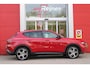 Alfa Romeo Tonale 1.3T PHEV 280pk Edizione Business | HARMAN/KARDON PREMIUM AUDIO | PREMIUM PACK: LEDEREN BEKLEDING/GEVENTILEERDE VOORSTOELEN/4-VOUDIG ELEKTRISCH VERSTELBARE LENDESTEUN VOORSTOELEN | WINTERPACK: STOEL/STUUR VERWARMING | TECHNOLOGY PACK: PARKEERWAARSCHUWING VOOR EN ACHTER/360° CAMERA/AUTOMATISCH INPARKEREN/ AUTONOMOUS DRIVING LEVEL 2: ADAPTIVE CRUISE CONTROL/LANE CENTERING ASSIST/TRAFFIC JAM ASSIST DODEHOEK DETECTIE AUTOMATISCH DIMMENDE BUITENSPIEGELS | DRAADLOZE TELEFOONLADER | FULL LED MATRIX KOPLAMPEN | DUAL STAGE VALVE: ACTIEVE DEMPING | KEYLESS ENTRY/START | 1MM 19'' DIAMOND CUT DARK LICHTMETALEN VELGEN | NAVIGATIE | DRAADLOZE APPLE CARPLAY/ANDROID AUTO | ELEKTRISCH BEDIENBARE ACHTERKLEP |