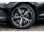 Volvo V60 2.0 T6 Plug-in hybrid AWD Essential | Adaptive Cruise Control | Getint Glas | Zwarte hemelbekleding | Stoelverwarming Voor & Achter | Stuurverwarming | 19" |