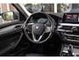 BMW 5-Serie Touring 520i High Executive Edition | 2e eigenaar | NL auto | Adaptive LED | 19 inch | Sportstuur | Comfortstoelen | Memory | Display Key | Navigatie | Bluetooth | PDC