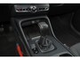 Volvo XC40 T2 Momentum Pro - IntelliSafe Assist & Surround - Voorstoelen en stuur verwarmbaar - Parkeensensoren voor & achter - Parkeercamera achter - Full LED verlichting met bochtenverlichting - Trekhaak semi elektr. inklapbaar - Keyless - Elektr. bedienbare achterklep - Getint glas v.a. de B-stijl - 19' LMV - Draadloos telefoon opladen