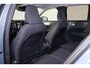 Volvo XC40 T2 Momentum Pro - IntelliSafe Assist & Surround - Voorstoelen en stuur verwarmbaar - Parkeensensoren voor & achter - Parkeercamera achter - Full LED verlichting met bochtenverlichting - Trekhaak semi elektr. inklapbaar - Keyless - Elektr. bedienbare achterklep - Getint glas v.a. de B-stijl - 19' LMV - Draadloos telefoon opladen