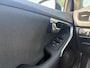 Volvo V40 Cross Country 1.6 T4 Momentum | Panoramadak | Trekhaak afneembaar | Dealerondehouden | 1e eigenaar |