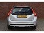 Volvo V60 Cross Country T5 245PK Automaat Polar+ Luxury / 19'' Bor / Schuif-/kanteldak / El. Stoelen / Dubbel glas / Afn. Trekhaak / Kinderzitjes / H&K Audio / Keyless / Stoel + stuurw. verwarming / PDC + CAM / ACC / BLIS /