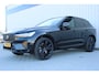 Volvo XC60 2.0 T6 Plug-in hybrid AWD Ultra Black Edition | 2 jaar fabrieks garantie | NIEUW! | Massage stoelen | Stoel verwarming voor & achter | Elektrisch verstelbare voor stoelen met geheugen | Stuurverwarming | Bowers & Wilkins | 360° camera | Apple Carplay/Android Auto | Schuif/kanteldak|  Dealer prijs € 88.889,- bij ons €74.950,- |