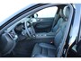 Volvo XC60 2.0 T6 Plug-in hybrid AWD Ultra Black Edition | 2 jaar fabrieks garantie | NIEUW! | Massage stoelen | Stoel verwarming voor & achter | Elektrisch verstelbare voor stoelen met geheugen | Stuurverwarming | Bowers & Wilkins | 360° camera | Apple Carplay/Android Auto | Schuif/kanteldak|  Dealer prijs € 88.889,- bij ons €74.950,- |