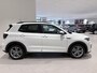 Volkswagen T-Cross 1.0 TSI Comfortline 116 PK | Automaat | R-Line Exterieur | Apple Carplay | Dodehoeksensoren | Stoelverwarming | Parkeersensoren | Adaptive Cruise Control | Digital Cockpit Pro | Navigatie | Rijstrookhulp | DAB Radio | Lichtmetalen Velgen | Getinte Ruiten | Bluetooth | Airco | Verlichting Automatisch |