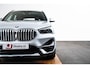 BMW X1 sDrive20i xLine - Trekhaak - Panoramadak - Head up - Cruise control - Sportstoelen - Hifi - Park Assistant - Elektrische achterklep - Armsteun voor - Multifunctioneel stuurwiel - Elektrisch verwarmde voorstoelen -