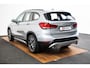 BMW X1 sDrive20i xLine - Trekhaak - Panoramadak - Head up - Cruise control - Sportstoelen - Hifi - Park Assistant - Elektrische achterklep - Armsteun voor - Multifunctioneel stuurwiel - Elektrisch verwarmde voorstoelen -