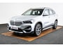 BMW X1 sDrive20i xLine - Trekhaak - Panoramadak - Head up - Cruise control - Sportstoelen - Hifi - Park Assistant - Elektrische achterklep - Armsteun voor - Multifunctioneel stuurwiel - Elektrisch verwarmde voorstoelen -
