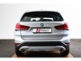 BMW X1 sDrive20i xLine - Trekhaak - Panoramadak - Head up - Cruise control - Sportstoelen - Hifi - Park Assistant - Elektrische achterklep - Armsteun voor - Multifunctioneel stuurwiel - Elektrisch verwarmde voorstoelen -