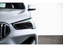 BMW X1 sDrive20i xLine - Trekhaak - Panoramadak - Head up - Cruise control - Sportstoelen - Hifi - Park Assistant - Elektrische achterklep - Armsteun voor - Multifunctioneel stuurwiel - Elektrisch verwarmde voorstoelen -