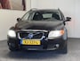 Volvo V70 2.5T AUTOMAAT 230 PK ! STOF/LEDER CRUISE CONTROL CLIMATE CONTROL STOELVERWARMING BLUETOOTH TELEFOON PDC AFN. TREKHAAK ZEER MOOI !!