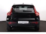 Volvo XC40 B3 Ultra Black Edition - Panorama/schuifdak - IntelliSafe Assist & Surround - 360º Camera - Harman/Kardon audio - LED Pixel koplampen - Verwarmde voorstoelen & stuur - Parkeersensoren voor & achter - Elektr. bedienb. voorstoelen met geheugen links - Draadloze tel. lader - Extra getint glas - Elektr. inklapbare trekhaak - 20' LMV