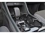 Volvo XC40 B3 Ultra Black Edition - Panorama/schuifdak - IntelliSafe Assist & Surround - 360º Camera - Harman/Kardon audio - LED Pixel koplampen - Verwarmde voorstoelen & stuur - Parkeersensoren voor & achter - Elektr. bedienb. voorstoelen met geheugen links - Draadloze tel. lader - Extra getint glas - Elektr. inklapbare trekhaak - 20' LMV