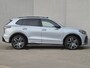 Volkswagen Tiguan 1.5 eHybrid R-Line Business / Fabrieksgarantie tot 12-2027 / Trekhaak / CCS snellader / Head Up Display / Trekgewicht 2000 kg / Glazen schuif- en kanteldak / Voorstoel met massage functie / Stuur- Stoel & Achterbank verwarming / Elektrische achterklep / Achteruitrijcamera /
