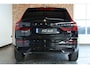Volvo XC60 2.0 T6 Plug-in hybrid AWD Plus Dark | Elektrisch Schuif/Kantel-Panoramadak | Head-Up Display | 360º Camera | 20" Lichtmetalen Wielen | Harman Kardon Premium Audio |