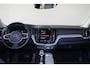 Volvo XC60 B5 Inscription - Panorama/schuifdak - IntelliSafe Assist & Surround - Harman/Kardon audio - Parkeercamera achter - Verwarmde voorstoelen - Parkeersensoren voor & achter - Elektr. bedienb. bestuurdersstoel met geheugen - Head up display - Elektr. inklapbare trekhaak - 20' LMV