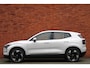 Volvo EX30 Single Motor Extended Range Plus 69 kWh | Verwarmbare voorstoelen en stuurwiel | Adaptieve cruise control | Keyless | Warmtepomp | Apple carplay/Android auto | 19 inch Lichtmetalen velgen