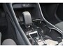 Volvo XC40 B3 Ultra Dark - Panorama/schuifdak - IntelliSafe Assist & Surround - 360º Camera - Harman/Kardon audio - Adaptieve LED koplampen - Verwarmde voorstoelen & stuur - Parkeersensoren voor & achter - Elektr. bedienb. voorstoelen met geheugen links - Draadloze tel. lader - Standkachel - Extra getint glas - 19' LMV