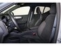 Volvo XC40 B3 Ultra Dark - Panorama/schuifdak - IntelliSafe Assist & Surround - 360º Camera - Harman/Kardon audio - Adaptieve LED koplampen - Verwarmde voorstoelen & stuur - Parkeersensoren voor & achter - Elektr. bedienb. voorstoelen met geheugen links - Draadloze tel. lader - Standkachel - Extra getint glas - 19' LMV