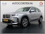 BMW X1 xDrive25e PHEV 245pk AUT-7 Leer Trekhaak Adap.Cruise Camera Navi Dual-Ecc ParkAssist Pdc Apple Carplay Android SOH 97% Hybride Lmv Elek.Achterklep Connect Drive Isofix DAB Led Regen-Lichtsensor Lane Assist Wifi AWD 1.700KG Trekgewicht 1e Eigenaar Dealeronderhouden Origineel Nederlandse Auto