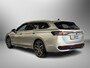 Volkswagen Passat Variant 1.5 eTSI 150pk DSG R-Line Edition | Panoramadak | Parkeersensoren voor & achter | Achteruitrijcamera