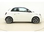 Fiat 500 Abarth 42 kWh | Sportief | Panoramadak | Keyless | Alcantara lederen bekleding | 17" Lichtmetalen velgen | Camera | Navigatie