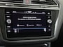 Volkswagen Tiguan 1.4 TSI eHybrid Life | SoH 89% | Trekhaak | Parkeerassistent | Stoel- en stuurwielverwarming | Adaptieve cruise control | Achteruitrijcamera | 3-zone airco | Dodehoek detectie |