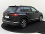 Volkswagen Tiguan 1.4 TSI eHybrid Life | SoH 89% | Trekhaak | Parkeerassistent | Stoel- en stuurwielverwarming | Adaptieve cruise control | Achteruitrijcamera | 3-zone airco | Dodehoek detectie |