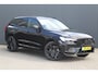 Volvo XC60 2.0 T6 Plug-in hybrid AWD Ultra Black Edition | 2 jaar fabrieks garantie | NIEUW! | Massage stoelen | Stoel verwarming voor & achter | Elektrisch verstelbare voor stoelen met geheugen | Stuurverwarming | Bowers & Wilkins | 360° camera | Apple Carplay/Android Auto | Schuif/kanteldak| Dealer prijs € 88.889,- bij ons €74.950,- |