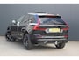 Volvo XC60 2.0 T6 Plug-in hybrid AWD Ultra Black Edition | 2 jaar fabrieks garantie | NIEUW! | Massage stoelen | Stoel verwarming voor & achter | Elektrisch verstelbare voor stoelen met geheugen | Stuurverwarming | Bowers & Wilkins | 360° camera | Apple Carplay/Android Auto | Schuif/kanteldak| Dealer prijs € 88.889,- bij ons €74.950,- |