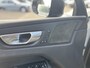 Volvo XC60 T6 Plug-in hybrid AWD Plus Dark | 360 Graden Camera | Trekhaak | Panoramadak | Apple Carplay | Stoel- en Stuurverwarming |