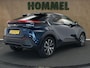 Toyota C-HR / C-HR+ 1.8 Hybrid 140 First Edition - ORIGINEEL NEDERLANDSE AUTO - AFKOMSTIG VAN 1E EIGENAAR - ELEKTRISCHE ACHTERKLEP - 360 GRADEN CAMERA - DODEHOEK DETECTIE - PARKEERASSISTENT - PARKEERSENSOREN VOOR/ ACHTER - 18 INCH LICHT METALEN VELGEN- NAVIGATIE - APPLE CARPLAY/ ANDROID AUTO - KEYLESS ENTRY/ START