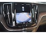 Volvo XC60 T6 Hybride AWD Plus Dark | Geventileerde stoelen | Panoramadak | Trekhaak | Stoel + Stuur Verwarmd | Adaptive Cruise |