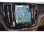Volvo XC60 T6 Hybride AWD Plus Dark | Geventileerde stoelen | Panoramadak | Trekhaak | Stoel + Stuur Verwarmd | Adaptive Cruise |