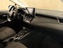 Toyota Corolla 1.8 Hybrid Active - AFNEEMBARE TREKHAAK - TREKGEWICHT 750 KG - NAVIGATIE - CLIMATE CONTROL - 17 INCH LICHT METALEN VELGEN - KEYLESS ENTRY/ START- CAMERA - ADAPTIEVE CRUISE CONTROL - LENDESTEUN VERSTELLING BESTUURDERSSTOEL - PARKEERSENSOREN VOOR/ ACHTER - VOLLEDIG DEALER ONDERHOUDEN