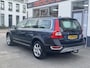 Volvo XC70 2.4 D5 Kinetic *FULL-OPTION*