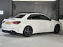 Mercedes-Benz A-klasse 180 Business Solution AMG | AMG-styling | Panorama-dak | Achteruitrijcamera | Carplay | Cruise Control | Stoelverwarming | LED koplampen |