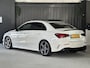 Mercedes-Benz A-klasse 180 Business Solution AMG | AMG-styling | Panorama-dak | Achteruitrijcamera | Carplay | Cruise Control | Stoelverwarming | LED koplampen |