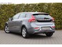 Volvo V40 1.6 D2 Momentum 🚗1e eigenaar 👤 | Dealer onderhouden ✔️ | Navi 🧭 | Cruise 🚗 | ECC ❄️ | Volvo veiligheid 🔒📸 | Dubbele uitlaten