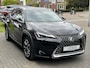 Lexus UX 250h Preference Line | Nieuwe multimedia, 18 inch, Dodehoekherkenning, Stoel + Stuurverwarming, Parkeersensoren