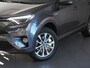 Toyota RAV4 2.5 Hybrid Style | Dodehoekdetectie | 360° Camera | Stoelverwarming | Stuurwiel | Lane Assist | Bluetooth | Elektrische Achterklep | Adaptieve Cruise Control | Navigatie |