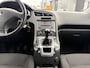 Peugeot 5008 1.6-16V VTi SR 7-Persoons 120 PK. Zeer fijn rijdende auto !!!