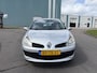Renault Clio 1.2-16V Team Spirit 75 PK. Leuke,zuinige en fijn rijdende auto !!! Origineel slechts 144.000 KM !!
