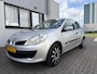 Renault Clio 1.2-16V Team Spirit 75 PK. Leuke,zuinige en fijn rijdende auto !!! Origineel slechts 144.000 KM !!