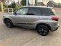 Suzuki Vitara 1.4 Boosterjet Stijl // Trekhaak afneembaar // Two-tone // Zwarte velgen // PDC // Full led // Rijklaarprijs!